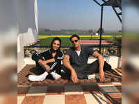 'Paltan' co-stars Arjun Rampal and Esha Gupta shoot amid "sarson de khet"