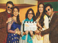 Sonam Kapoor introduces cast of ‘Ek <i class="tbold">ladki</i> Ko Dekha Toh Aisa Laga’ in latest Instagram post