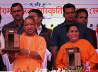 Click here to see the latest images of <i class="tbold">uma bharti</i>