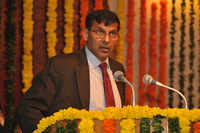 Check out our latest images of <i class="tbold">raghuram rajan</i>