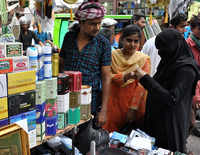 New pictures of <i class="tbold">eid shopping</i>