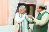 Check out our latest images of <i class="tbold">manohar joshi</i>