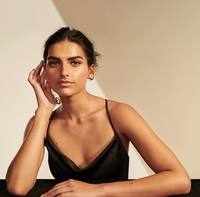 Saffron Abigail Vadher: the new face of <i class="tbold">indian fashion</i> industry