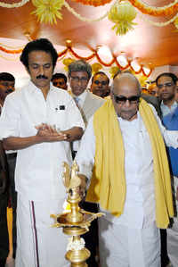 New pictures of <i class="tbold">k karunanidhi</i>