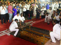Click here to see the latest images of <i class="tbold">k karunanidhi</i>