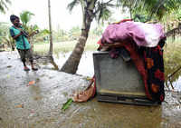 Kerala flood <i class="tbold">victims</i> return to devastated homes