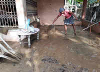 Kerala flood <i class="tbold">victims</i> return to devastated homes