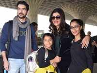 Sushmita Sen's airport picture with <i class="tbold">boyfriend rohman shawl</i> and daughter's will give you family goals