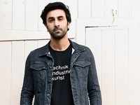 ​Ranbir Kapoor's name is being considered for <i class="tbold">rakesh sharma</i> biopic?