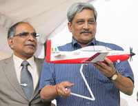 New pictures of <i class="tbold">parrikar</i>