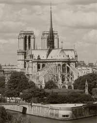 Click here to see the latest images of <i class="tbold">notre dame de paris</i>