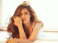 ​Kriti Sanon is in love with this picture of her baby <i class="tbold">sister nupur sanon</i>