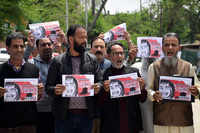 Check out our latest images of <i class="tbold">kashmir protests</i>