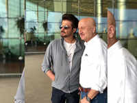 Photo: Anupam Kher and Anil Kapoor set friendship goals with their latest picture together