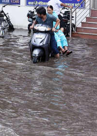 Pre-<i class="tbold">monsoon rains</i> in several parts of country bring respite from heat