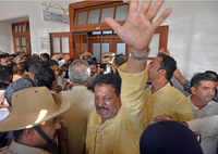 New pictures of <i class="tbold">bjp crisis in karnataka</i>