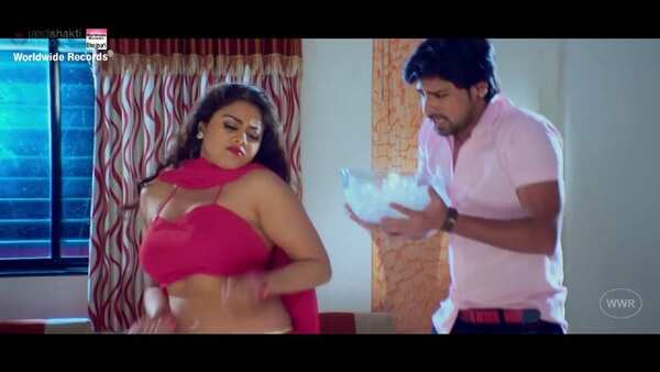 dil hai ke manta nahin cleavage dil hai ke manta nahin cleavage