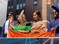 Hina Khan attends <i class="tbold">india day parade</i> in New York