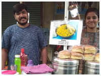 Couple sells breakfast on the streets of Mumbai!