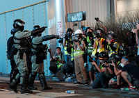 Check out our latest images of <i class="tbold">hong kong police</i>