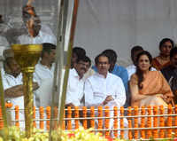 Check out our latest images of <i class="tbold">shiv sena bjp</i>