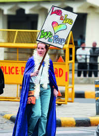 Check out our latest images of <i class="tbold">delhi queer pride parade</i>