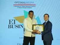 Rohit Mohan Pugalia, CEO - Soch Foods was felicitated by <i class="tbold">aslam shaikh</i> as "Preferred Healthy Snacking"