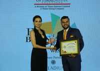 Chintan Vasani, Director - B D Vasani Group and Founder & Managing Partner - WISEBIZ <i class="tbold">realty</i> was felicitated by Dia Mirza as “Young Achiever in Real Estate & Finance”