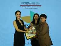 Dia Mirza felicitated Archana Kute, Managing Director – The Kute Group and Aryen Kute, Founder, CMD – OAO India as "Global Visionary Business”