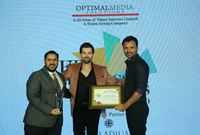 Tarun Vohra and Vijay Munde - Saarrthi Group were felicitated by Neil Nitin Mukesh as "Super Luxury Housing Projects"