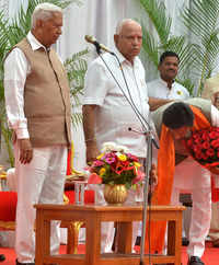 New pictures of <i class="tbold">karnataka cabinet</i>