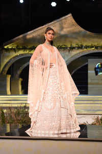 Click here to see the latest images of <i class="tbold">blenders pride fashion tour 2012</i>