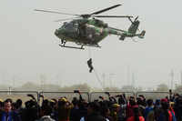 In pics: Indian <i class="tbold">commando</i>s display thrilling stunts at Defence Expo