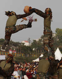 In pics: Indian <i class="tbold">commando</i>s display thrilling stunts at Defence Expo