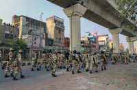 Check out our latest images of <i class="tbold">delhi violence</i>