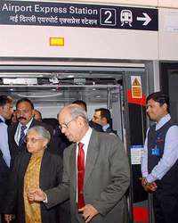 New pictures of <i class="tbold">delhi metro airport express</i>