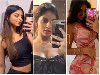 7 pictures of Shah Rukh Khan's daughter Suhana Khan that prove she is the ultimate queen of mirror selfies!