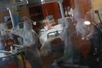 New pictures of <i class="tbold">intensive medical care unit</i>