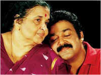 ​​Mohanlal and his mother <i class="tbold">santhakumari</i> amma