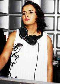 Trending photos of <i class="tbold">dj angel</i> on TOI today