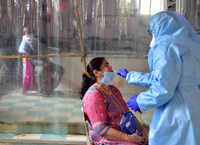 Coronavirus: <i class="tbold">health workers</i> conduct door-to-door screening in Mumbai
