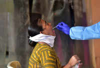 Coronavirus: <i class="tbold">health workers</i> conduct door-to-door screening in Mumbai