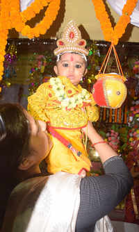 Devotees celebrate Janmashtami with <i class="tbold">religious</i> fervour