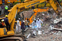 Click here to see the latest images of <i class="tbold">100 year old building collapses in chennai</i>