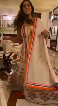 Short kurti, open hair and these earrings Sonali Bendre is playing in