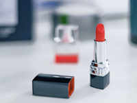 <i class="tbold">lipstick</i> as colour corrector