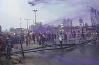 Kolkata: Clashes erupt between West Bengal Police and <i class="tbold">bjp workers</i>