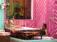 Aari Arjuna - Anitha Sampath got locked in the glass house