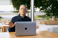 See the latest photos of <i class="tbold">apple's macbook air</i>