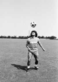 Check out our latest images of <i class="tbold">diego maradona</i>